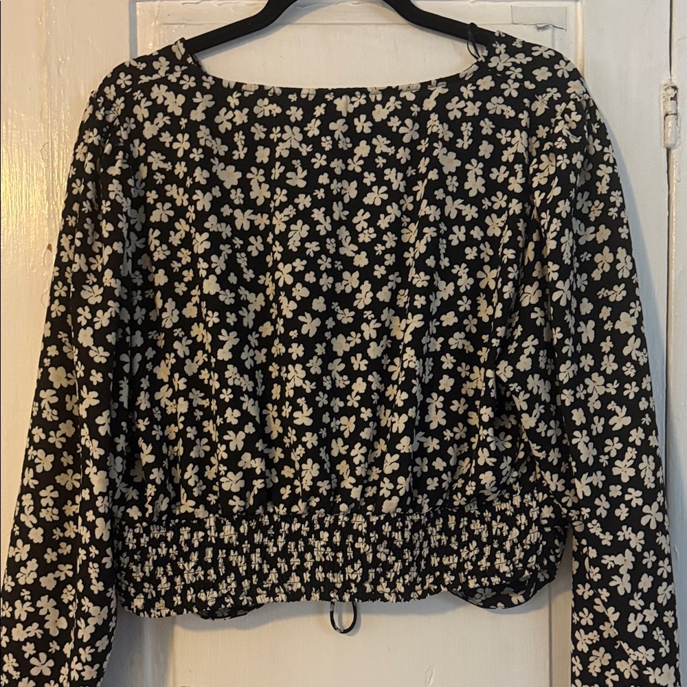 H&M Black and White Floral Blouse - Picture 4 of 6